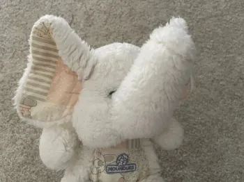 Doudou peluche éléphant nounours blanc tissus decoré doudou elephant assis 20 cm