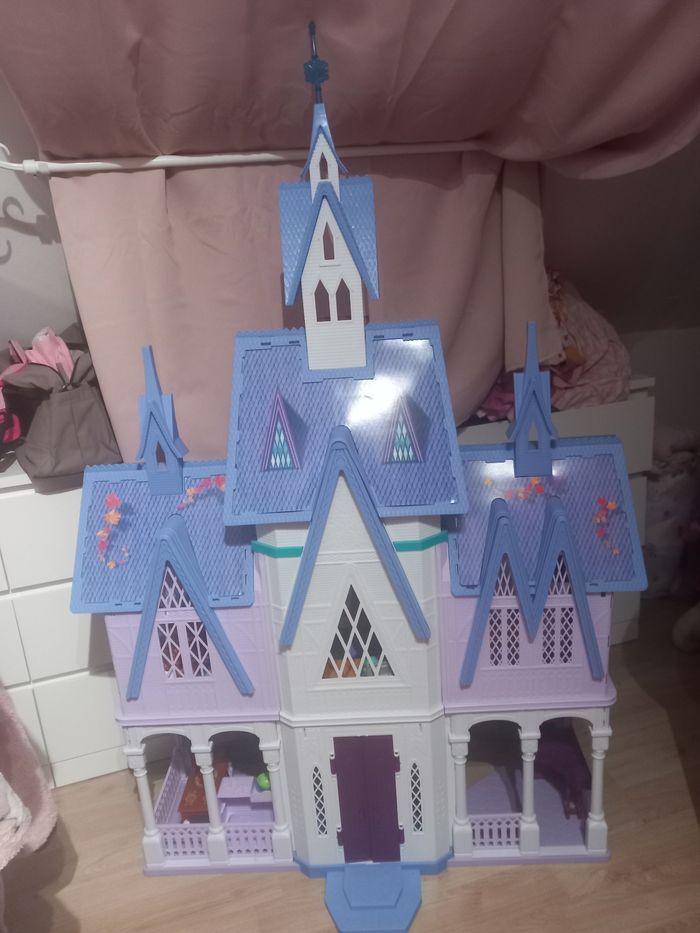 Château reine des neiges Disney Beebs