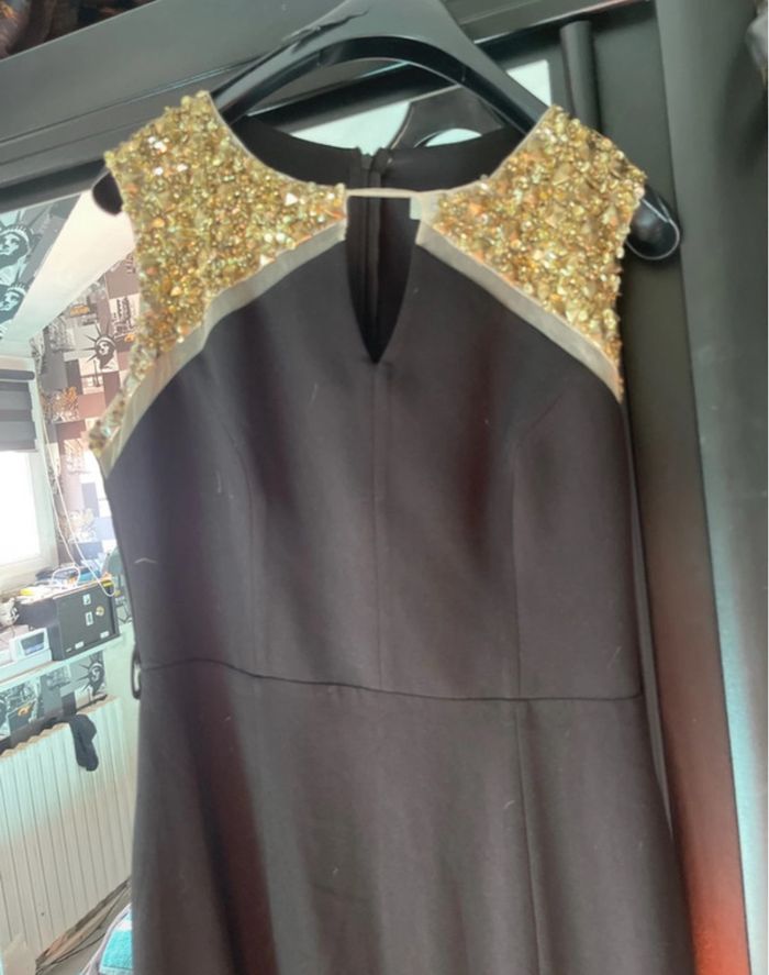 robe soirée 38 sequin doré et noir ouverte sur une jambe - photo numéro 4
