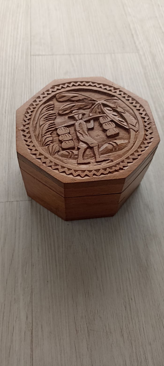 Boite en bois (avec certificat)