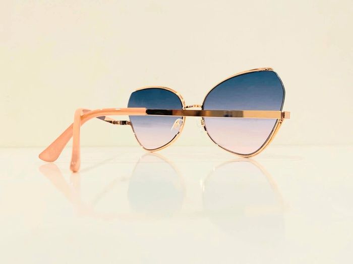 Lunette de soleil femme papillon dorée verres dégradés de bleu en rose UV protection catégorie 2 - photo numéro 6