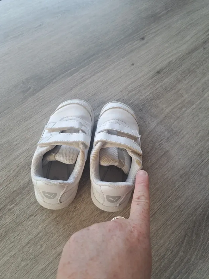 Basket a scratch puma taille 24 - photo numéro 7