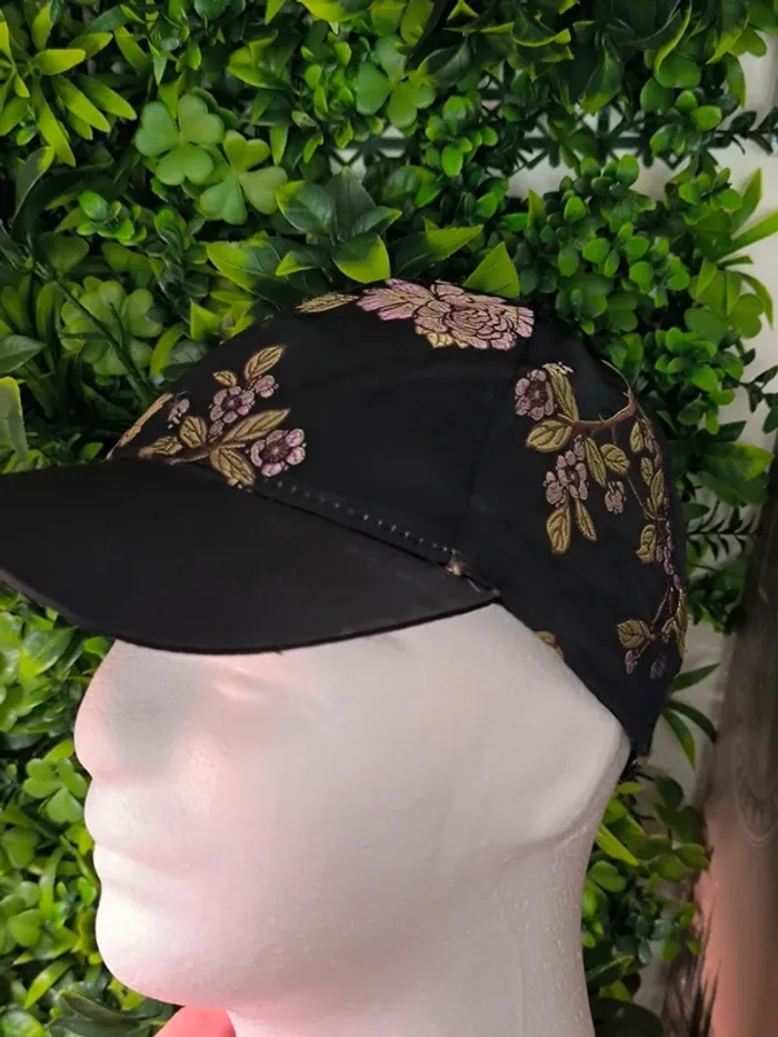 Casquette à fleurs brodée femme - photo numéro 2