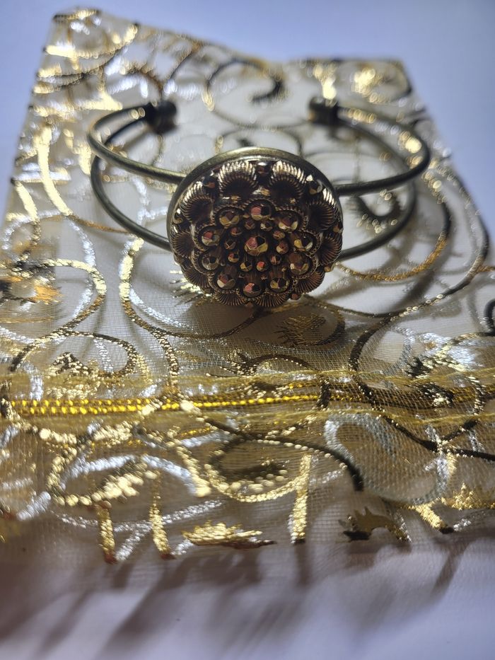 Bracelet upcyclé avec joli bouton - photo numéro 2