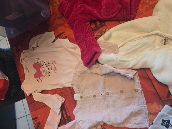 Lot vêtements 6 mois - photo numéro 3
