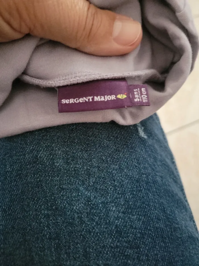 Petit pull taille 5 ans - photo numéro 3