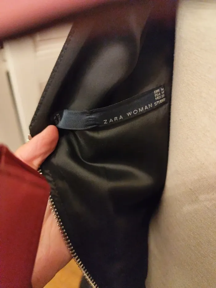 Robe noir courte Zara découpé poitrine noire zip - photo numéro 4