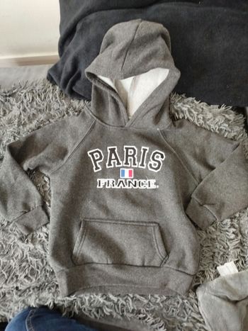 Pull a capuche 5/6 ans