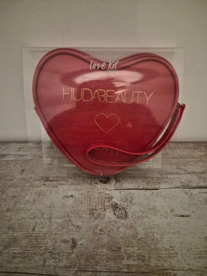 Coffret huda beauty st valentin - photo numéro 3