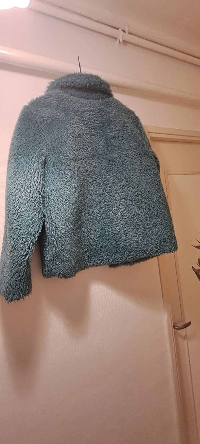 Manteau en fausse fourrure - photo numéro 3