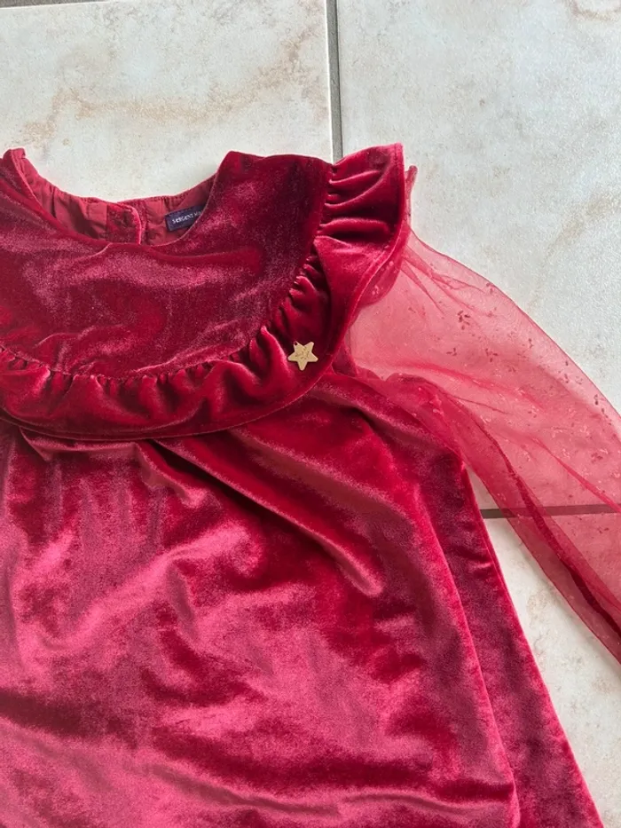 Robe en velours et dentelle - photo numéro 2