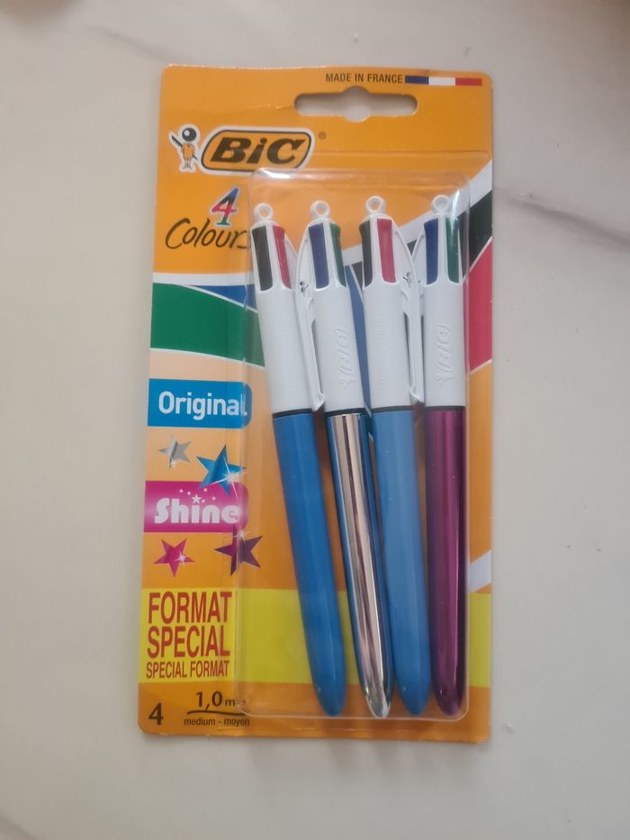 Lot de 4 stylos 4 couleurs NEUFS