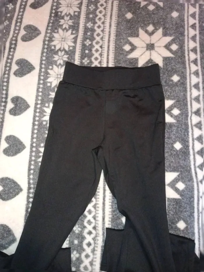 Legging évasé 11 ans bon état - photo numéro 3