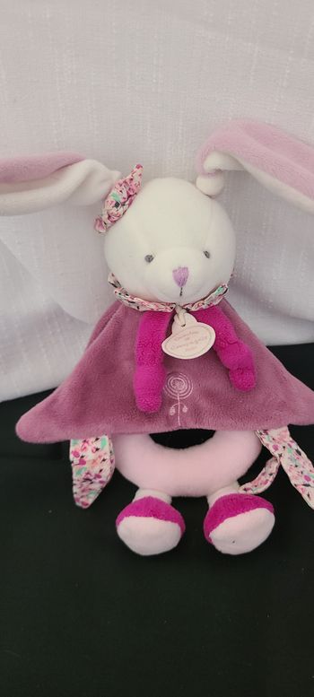 Peluche hochet Cerise le lapin rose