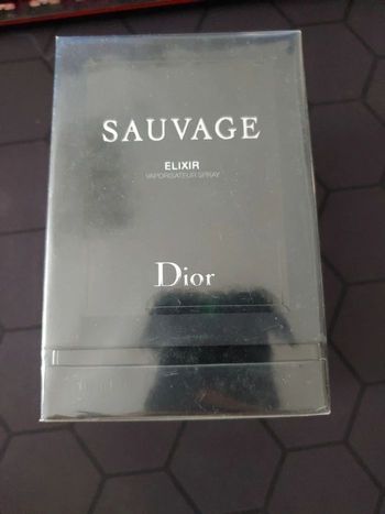 Neuf avec étiquette