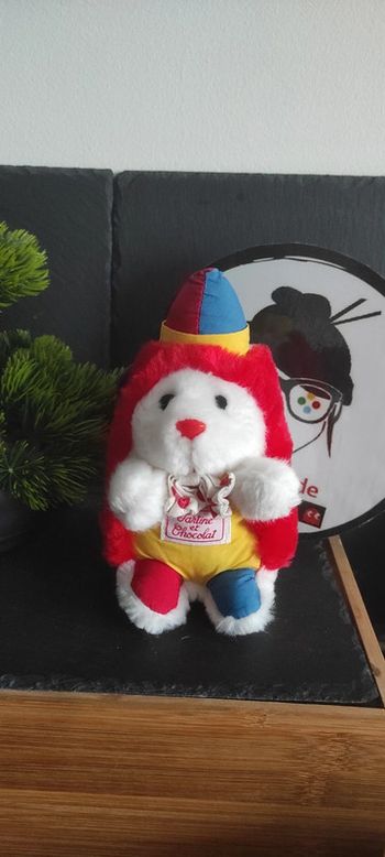 peluche herisson ours tartine et chocolat rouge  bleu jaune noeud pois bonnet