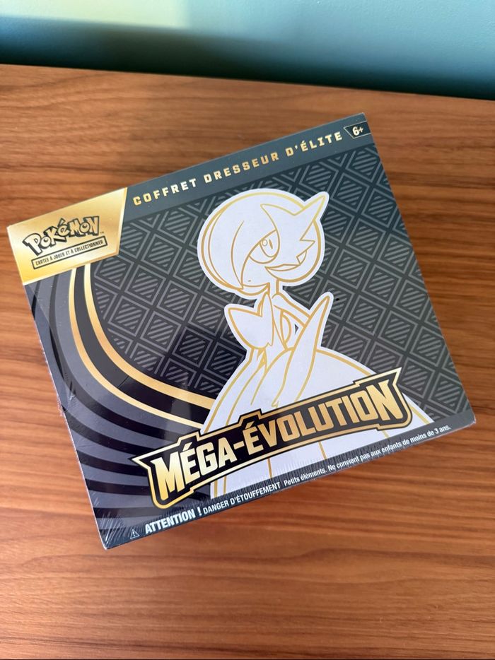 Coffret dresseur d’Elite Pokemon. Mega évolution Gardevoir. Totalement neuf.