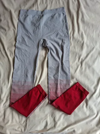 legging de sport gris et bas rouge, marque Cyivit, taille 14/16 ans, en très bon état