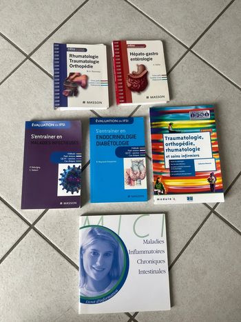 Livres sur la médecine (ISFI)