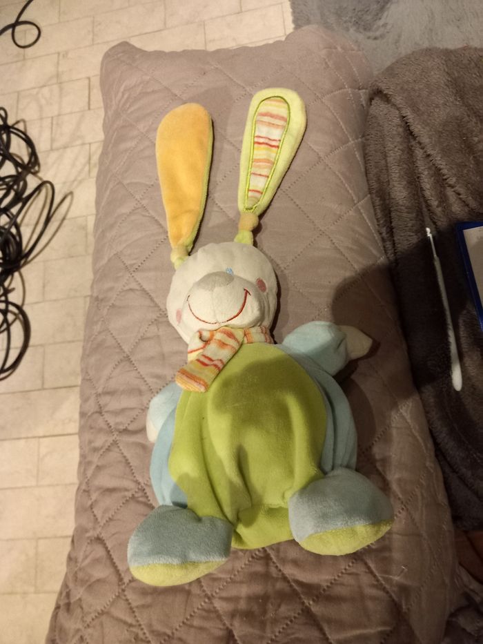 Lapin en peluche