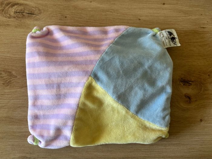 Doudou plat lapin bleu rose jaune rayé mauve cmp - photo numéro 3