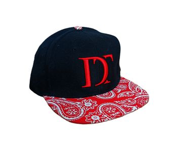 Casquette réglable noir et rouge et blanc. Distinct.
