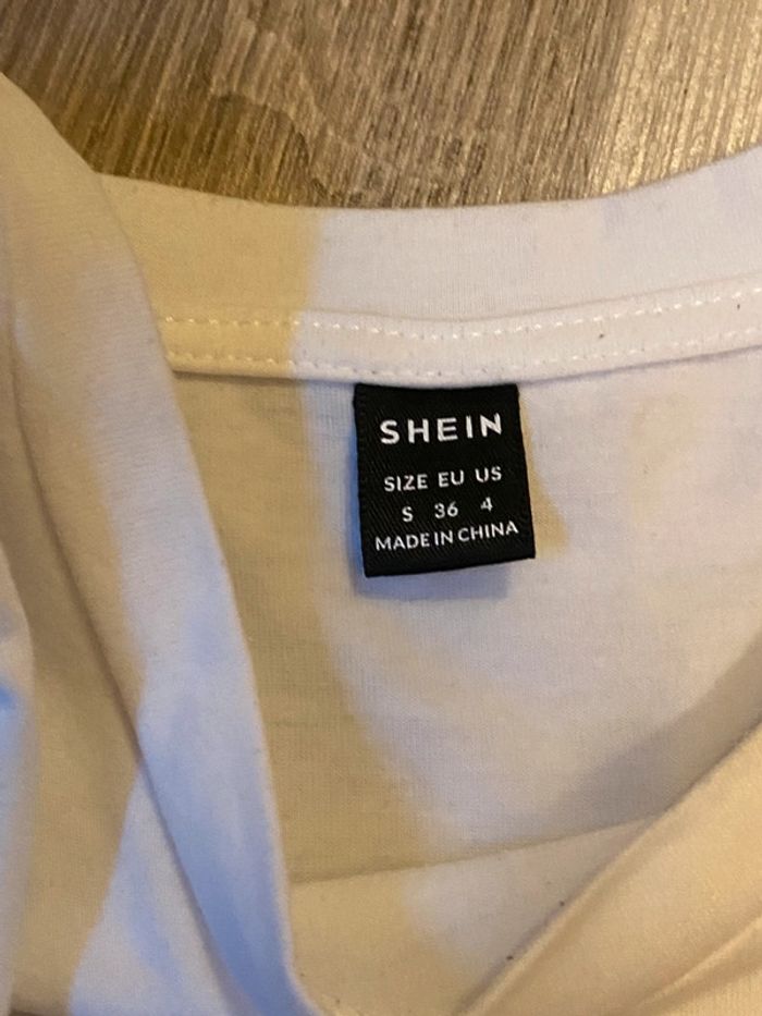 t-shirt blanc, à dessins noirs - photo numéro 6