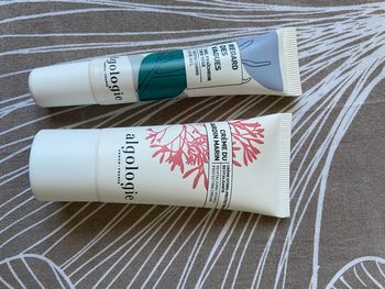 Algologie crème du jardin marin et regard des vagues