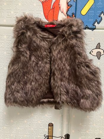 Vend gilet neuf sans manches Tissaia taille 9 mois