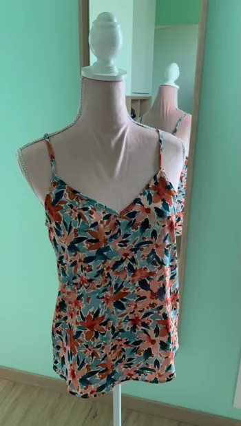 Top fleuri fluide