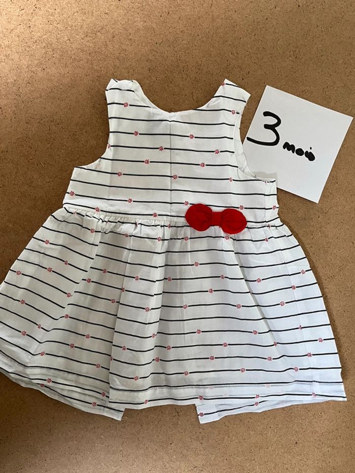 Robe Kiabi 3 m’ois neuve