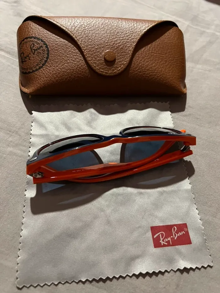 Lunettes enfant Ray Ban bleu marine et orange - photo numéro 2