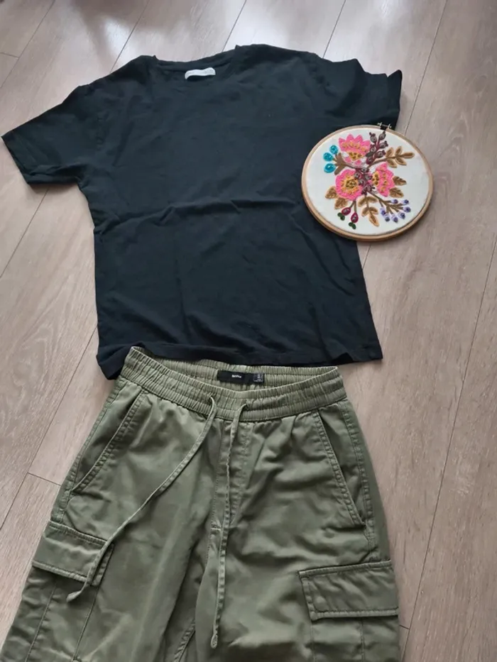 Pantalon cargo kaki Bershka XS + T-shirt - photo numéro 2