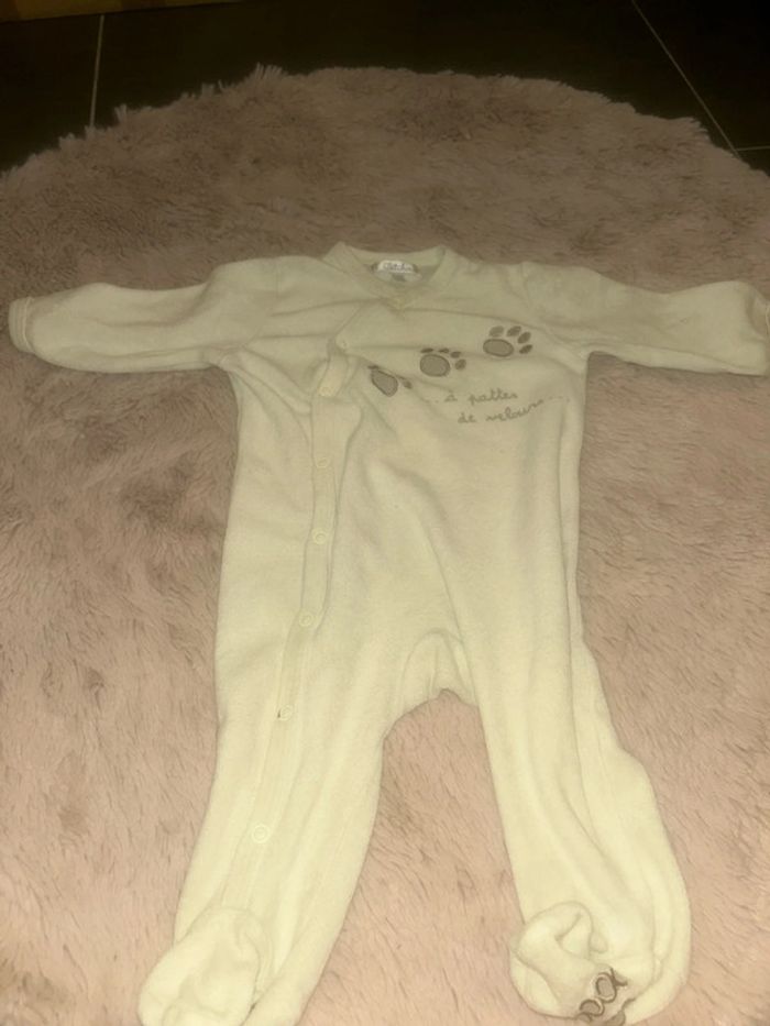 lot de pyjamas et bodies avec un bas de jogging 6 mois - photo numéro 7