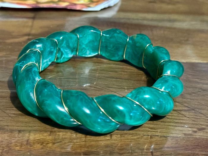 Jonc mile Mila torsades tressé résine verte reflets fils or acier inoxydable or taille M