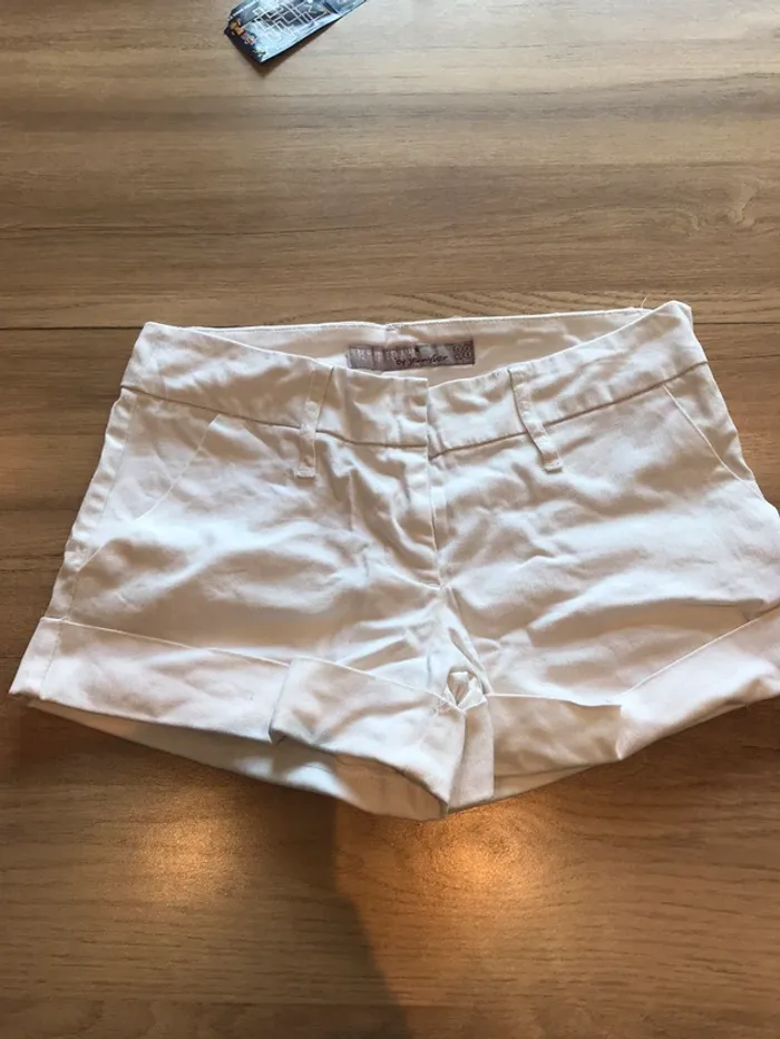 Short blanc taille 38