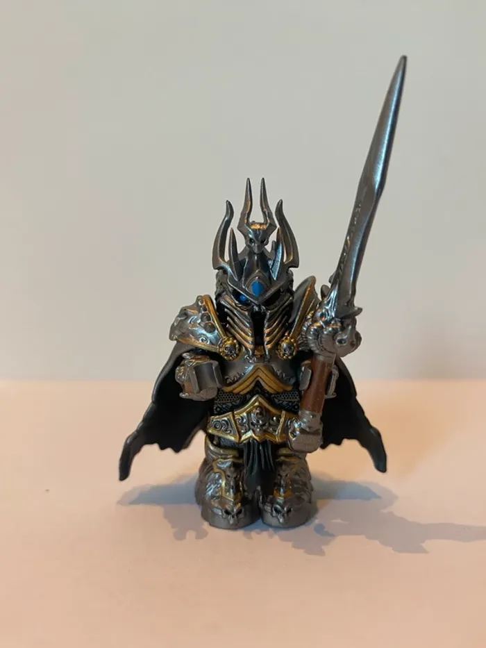 Figurine type lego Le roi Liche. world of Warcraft