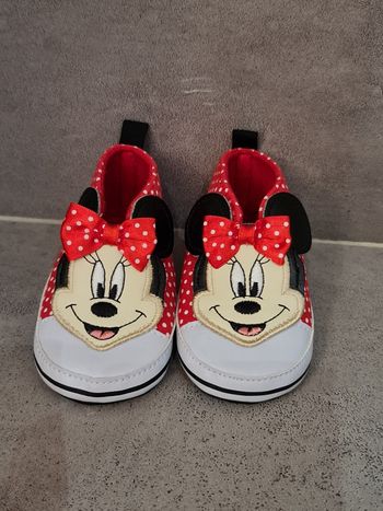 Chaussons minnie disney baby neuf 6-9 mois