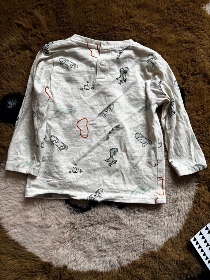 Tee shirt beige dinosaure/skate GÉMO t.12m - photo numéro 3