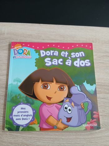Livre Dora et son sac à dos