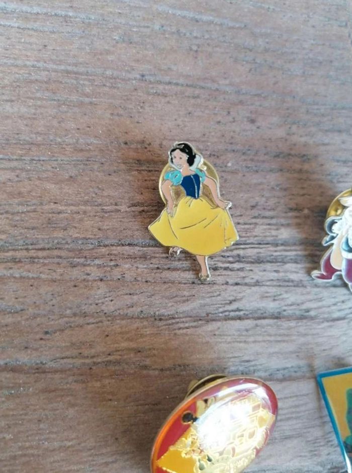 Lot pins disney - photo numéro 3