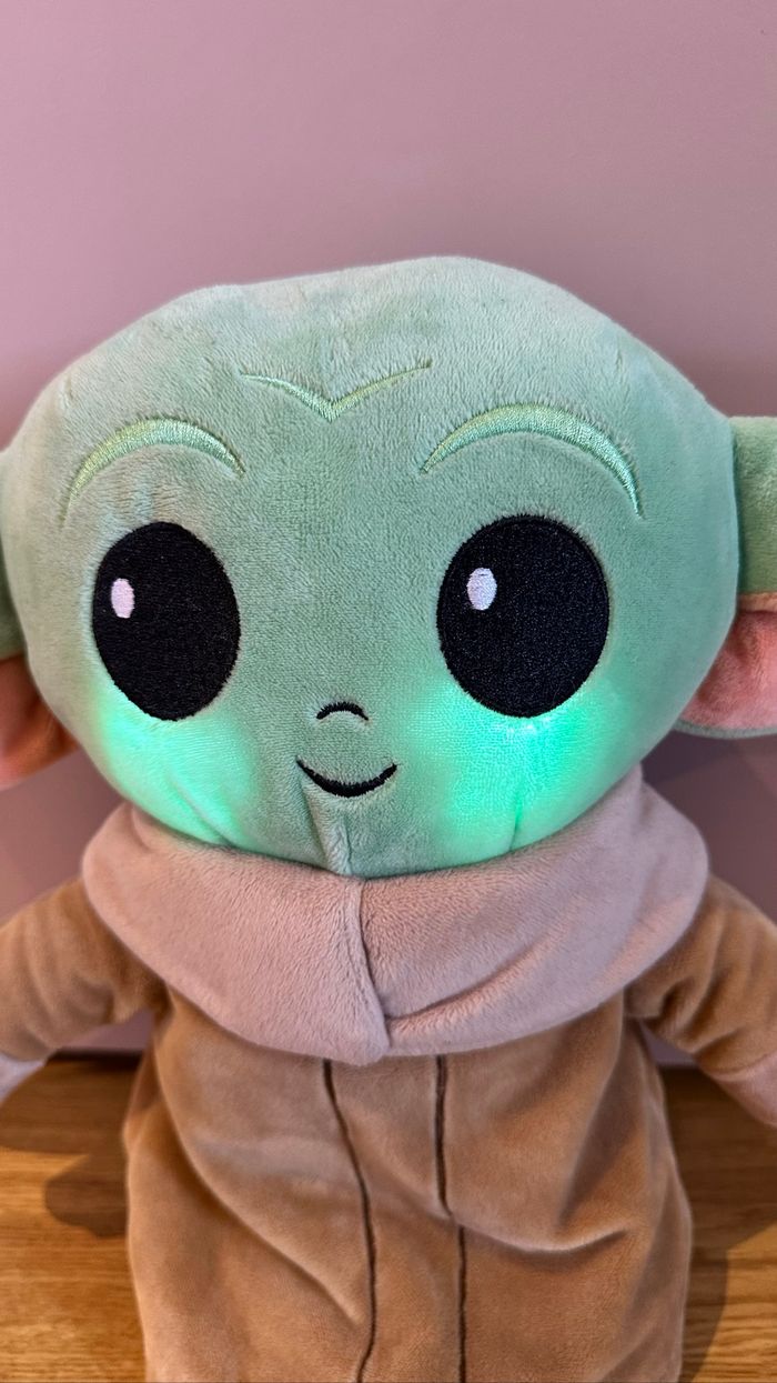 Peluche Baby Yoda Lumineux 32cm - photo numéro 4