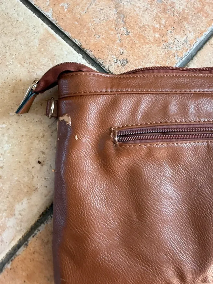 Pochette marron avec motif ailes d’ange - photo numéro 4