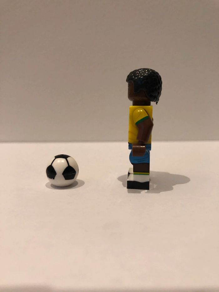 Figurine type lego le Roi Pelé en sélection du Brésil. Footballeur - photo numéro 2