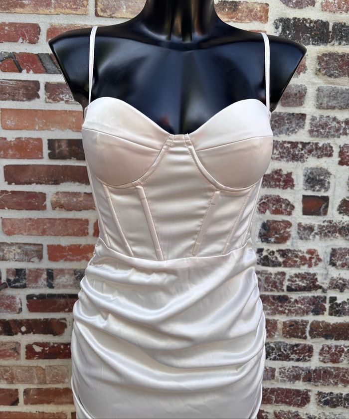Robe moulante en satin froncée T36 • Shein - photo numéro 3