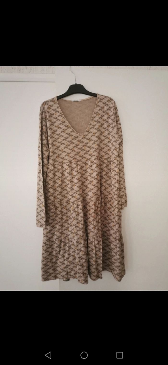 Robe pull beige fleurs