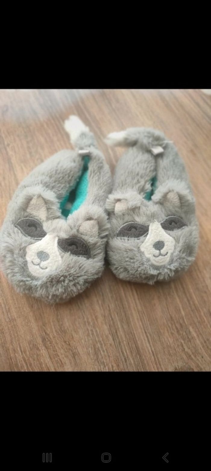 Chaussons carter's neufs 12 a 24 mois