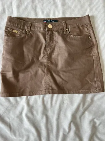 Mini jupe simi cuir chocolat taille 40