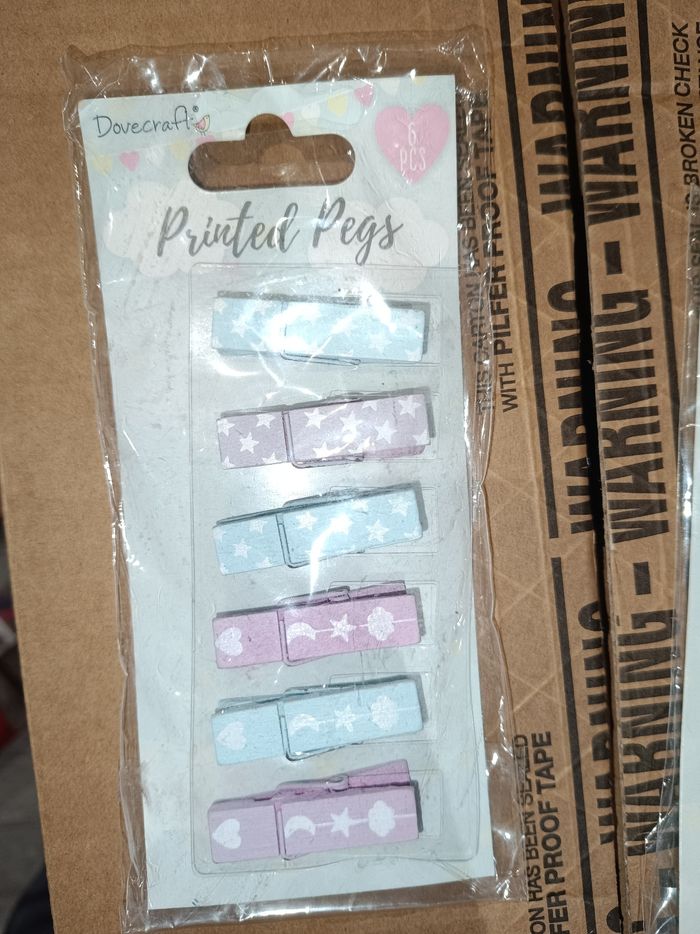 Paquet de 6 pinces
Pour scrapbooking ou autres loisirs créatifs