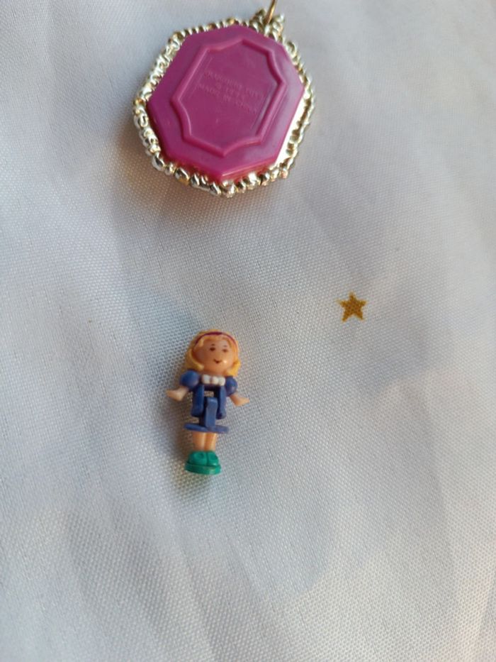 Médaillon pretty locket doré golden pendentif collier Polly pocket bluebird figurine mini small - photo numéro 4